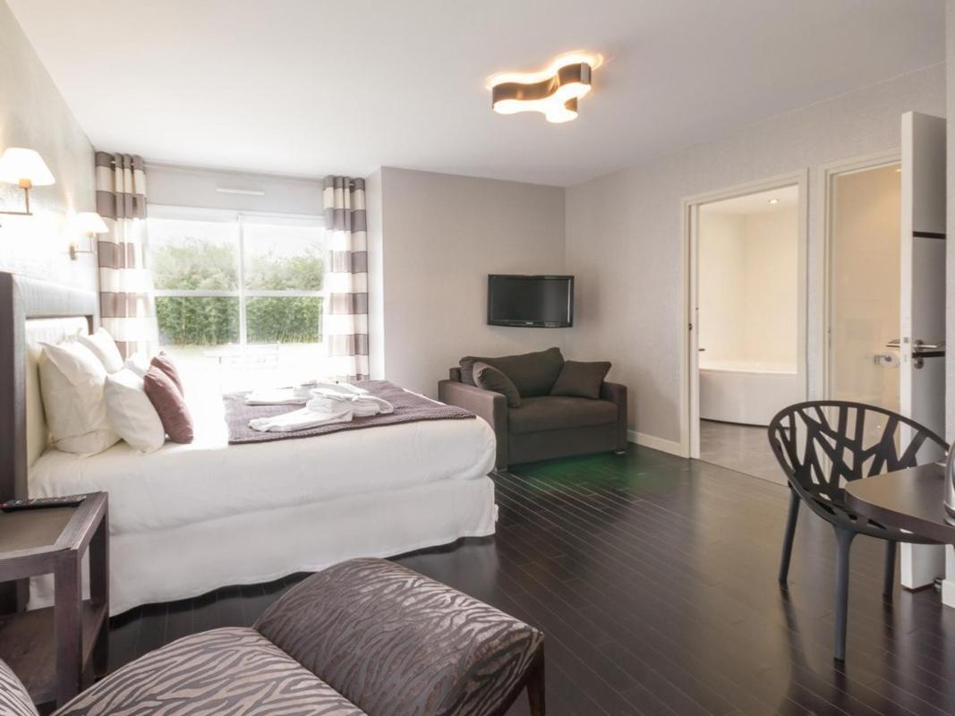 Au Pre Carre Hotel Plumergat Room photo